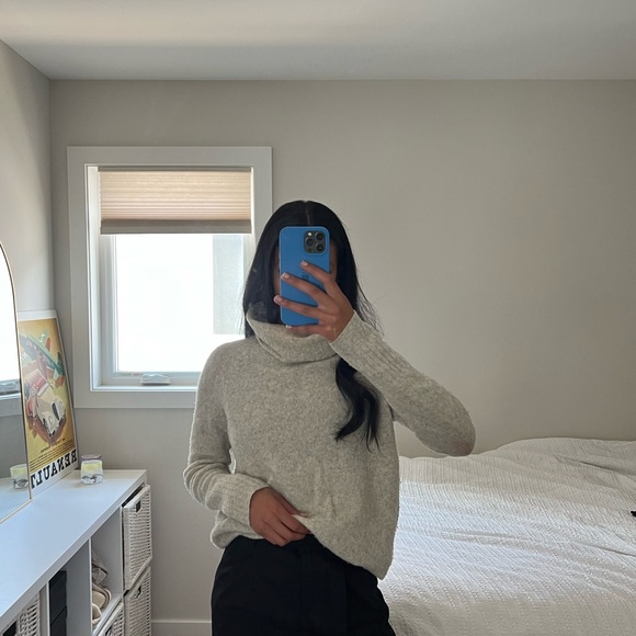 Aritzia Group by Babaton Plutarch Turtleneck - Picture 7 of 8